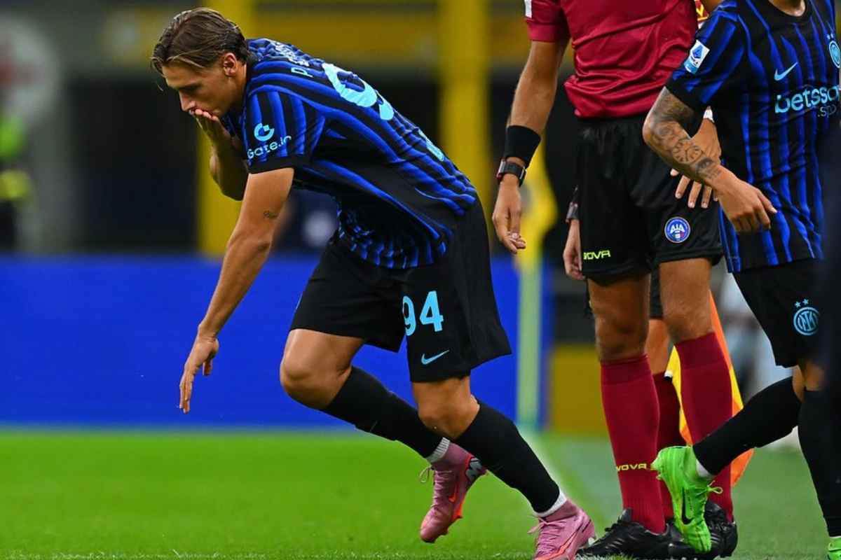 Pio Esposito resta con Chivu