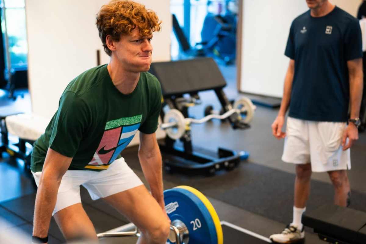 Sinner durante gli allenamenti