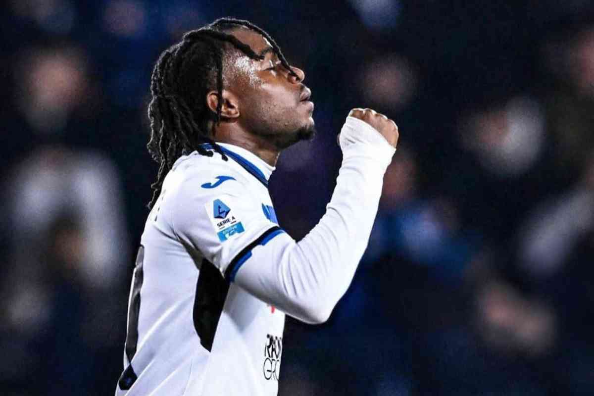 Ademola Lookman in campo con l'Atalanta