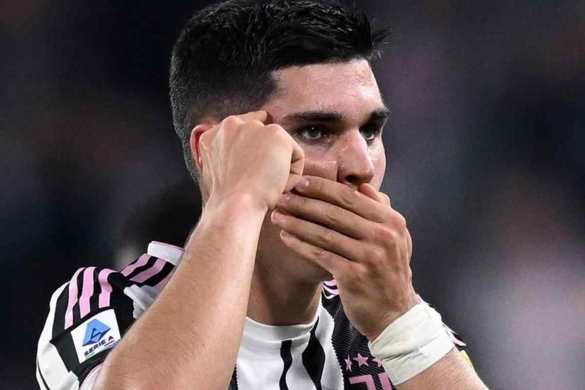 Vasilije Adzic con la mano davanti alla bocca