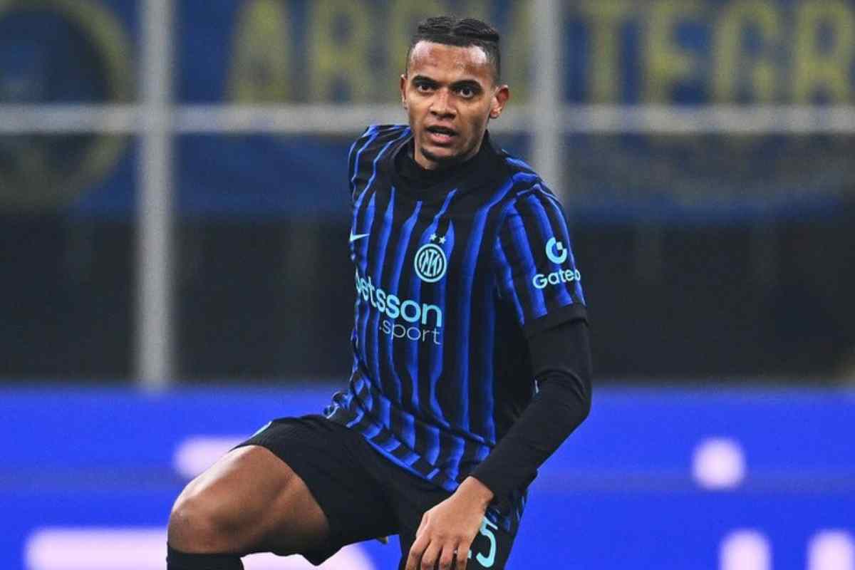 Manuel Akanji in campo con l'Inter