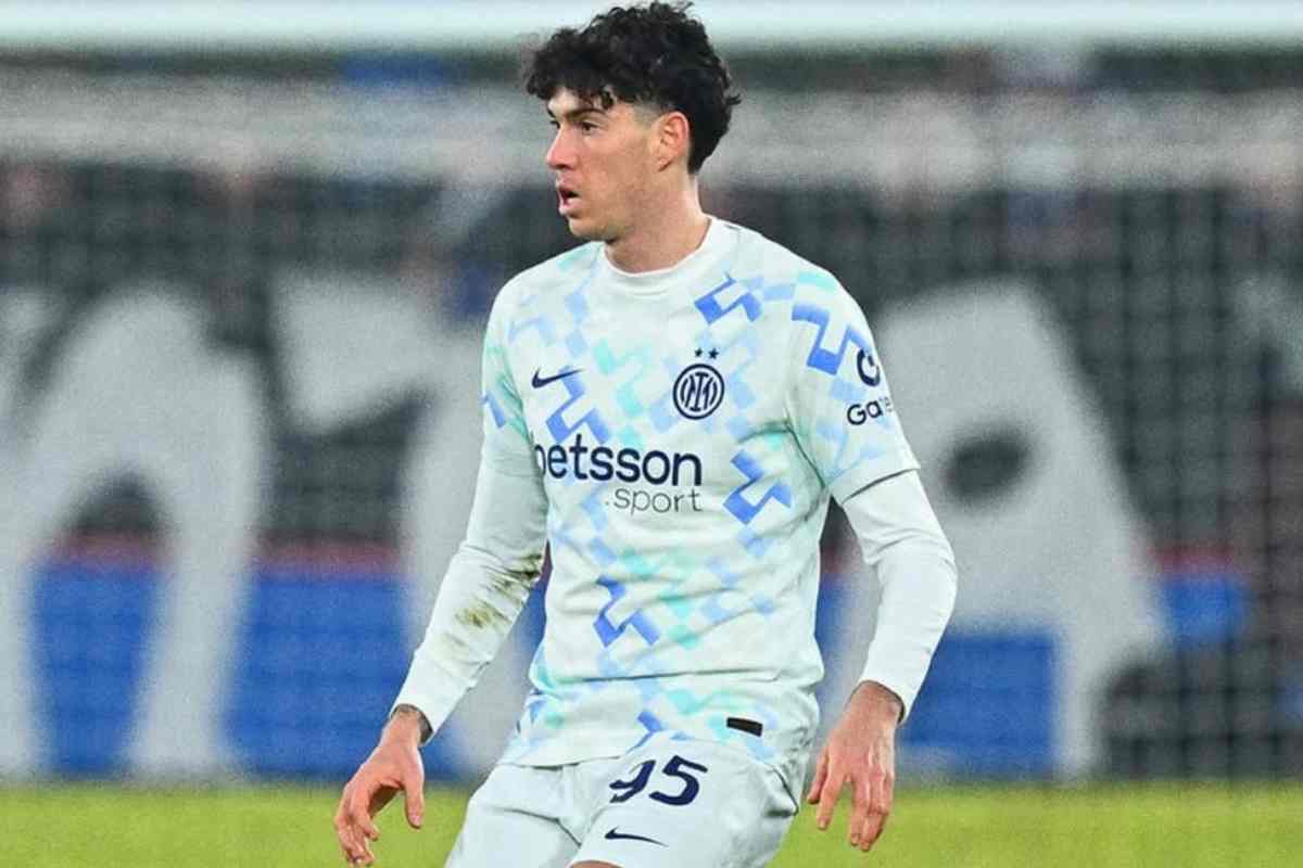 Alessandro Bastoni in campo con l'Inter
