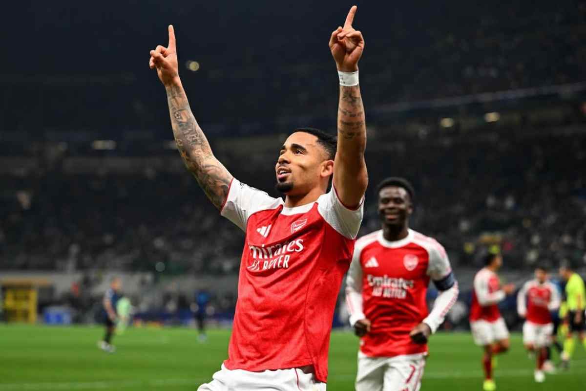 Gabriel Jesus esulta dopo un gol all'Inter