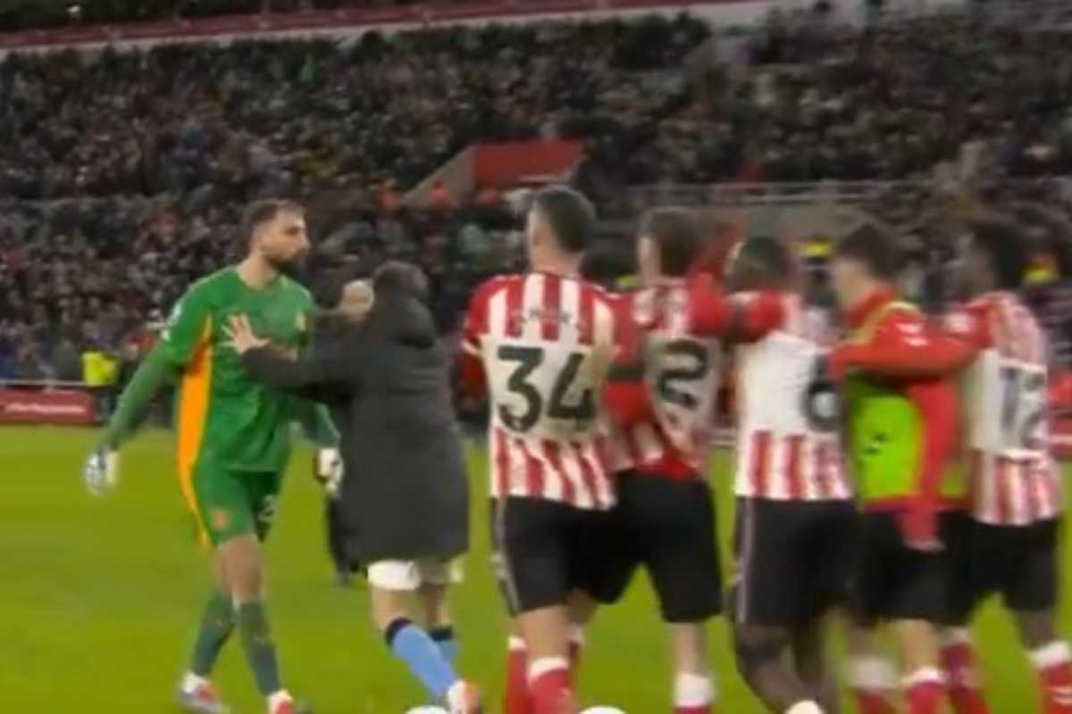 Gigio Donnarumma si scontra con O'Nien