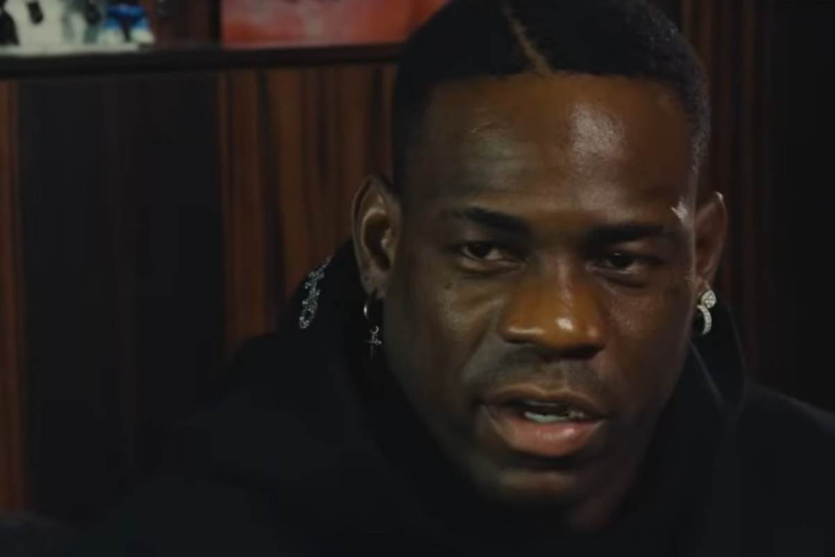 Mario Balotelli durante un'intervista