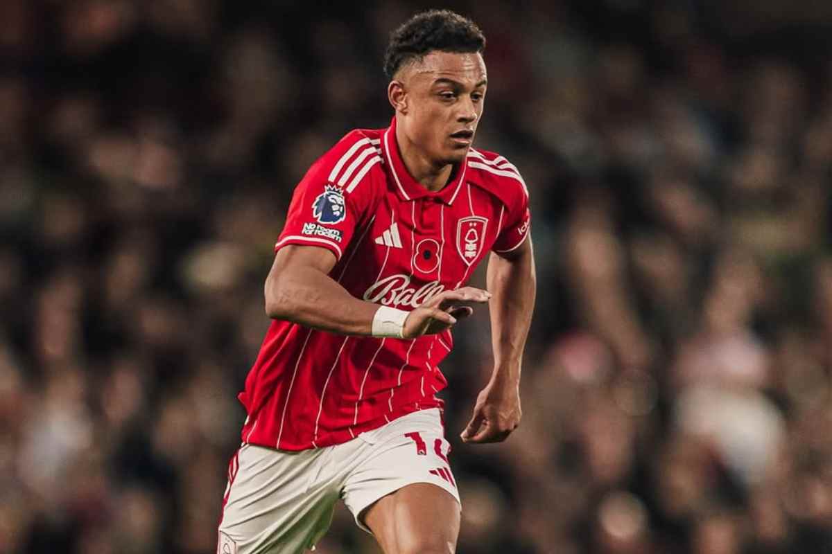 Dan Ndoye in campo con il Nottingham Forest