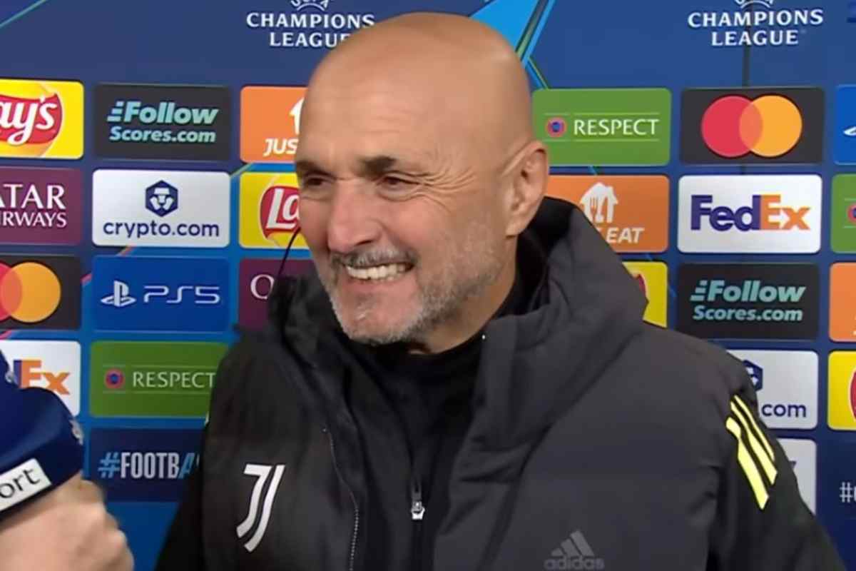 Luciano Spalletti sorride durante un'intervista