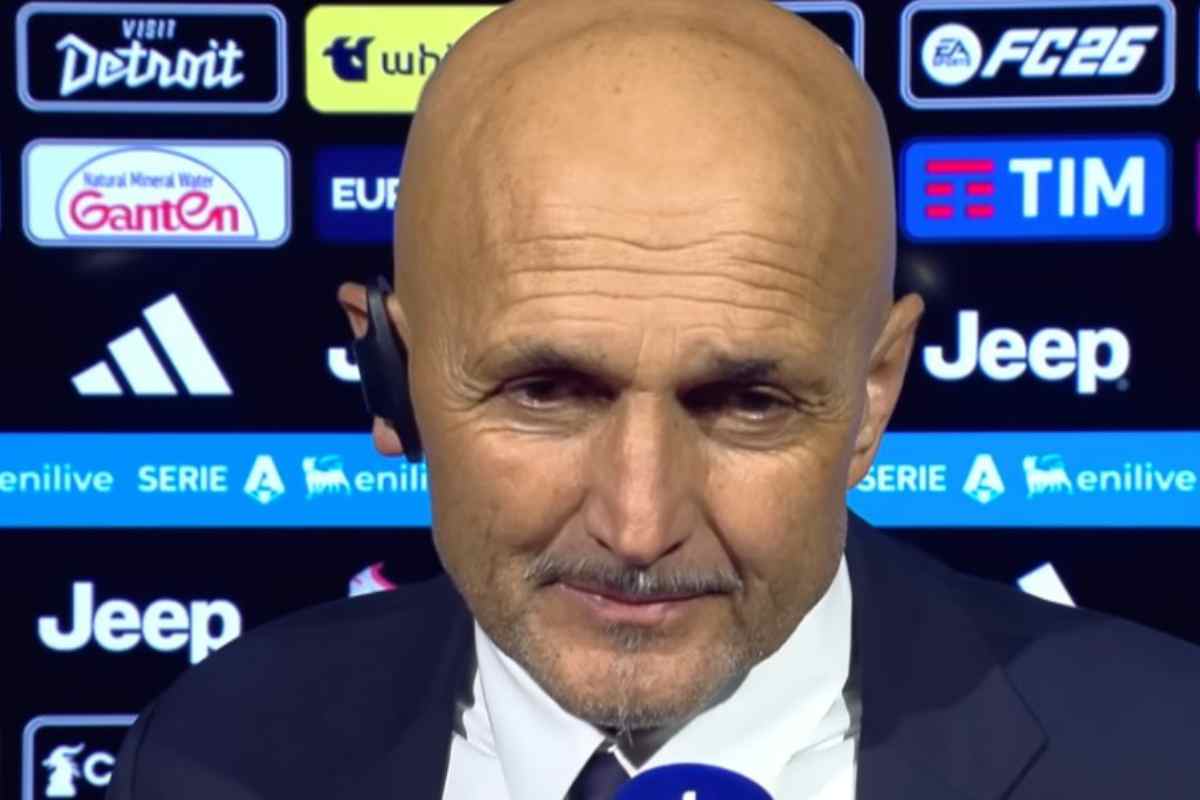 Luciano Spalletti sorride durante un'intervista