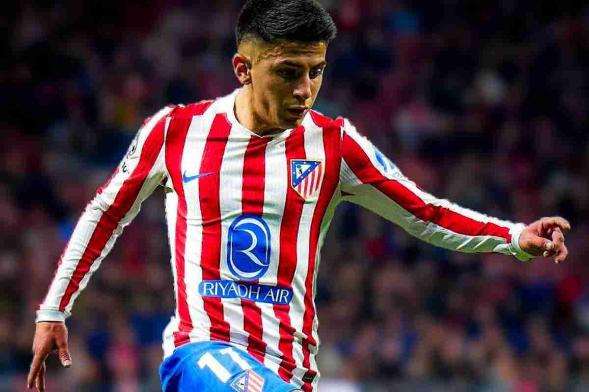 Thiago Almada in campo con l'Atletico Madrid