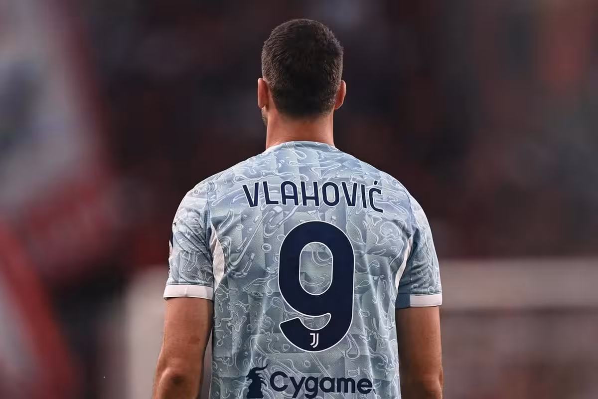 Vlahovic firma contratto