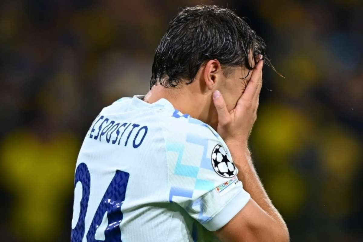 Pio Esposito inguaia Chivu