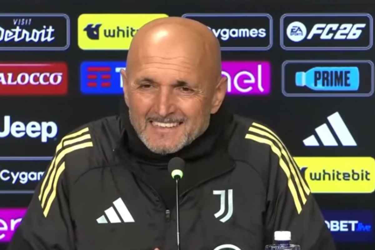 Luciano Spalletti sorride in conferenza stampa