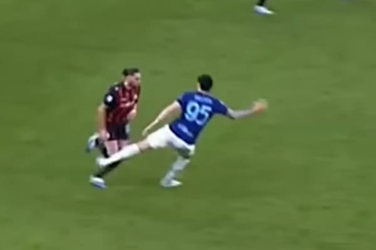 Scontro Bastoni-Rabiot nel derby Milan-Inter